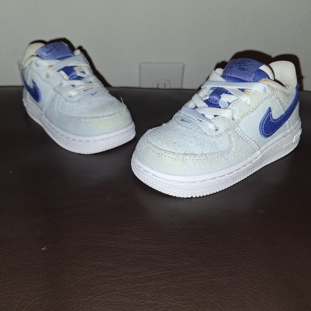 SPECIAL! Toddler's Blue Nike Suede Sneakers. Size 7C.